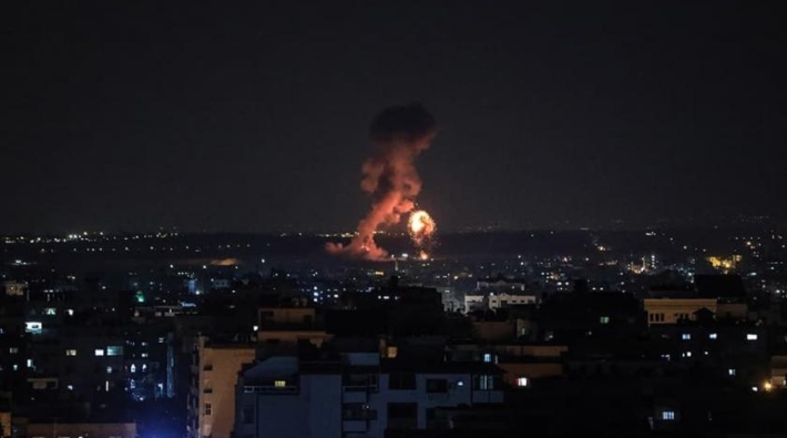 İsrail ordusu Gazze'de 2 noktayı bombaladı