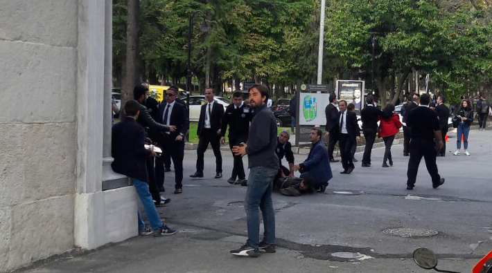 İstanbul Üniversitesi'nde 10 Ekim Anması'na polis saldırısı: 67 öğrenci gözaltında