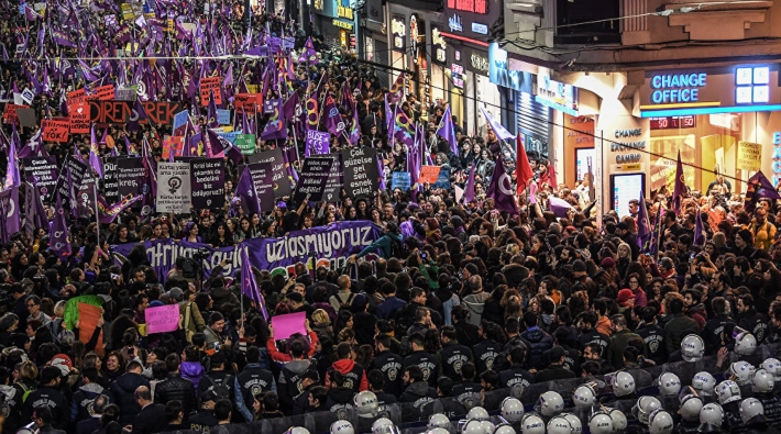 İstanbul 25 Kasım Kadın Platformu'ndan yasaklama kararına karşı  Taksim'e çağrı