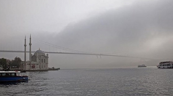 İstanbul Boğazı'nda gemi geçişleri askıya alındı