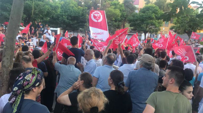 Saray ittifakını bir kez daha yenilgiye uğratan İstanbul halkı, zaferi sokaklarda kutladı!
