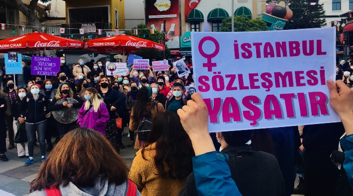 Kadınlar İstanbul'un dört bir yanında İstanbul Sözleşmesi'ne sahip çıkmak için sokağa çıkıyor