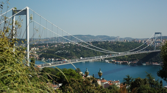 İstanbul'da Boğaziçi Köprüsü'nde intihar