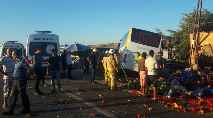 İstanbul'da havalimanı otobüsü kaza yaptı: Ölü ve yaralılar var