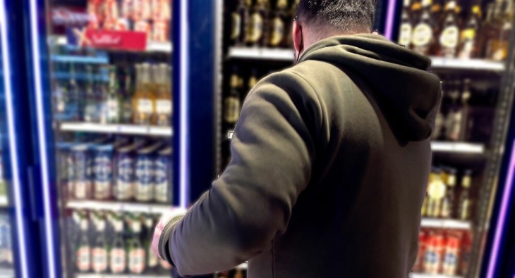 İstanbul'da içki satışı yapan bir esnaf gözaltına alındı