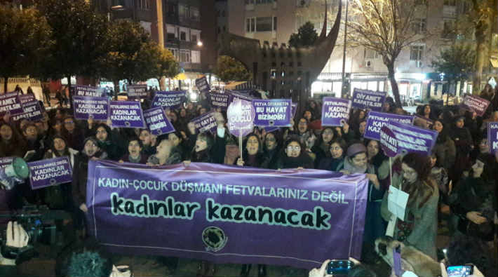 İstanbul'da kadınlar fetvalara karşı sokağa çıktı