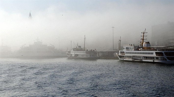 İstanbul'da sis ulaşımı etkiledi: Vapur seferleri iptal edildi