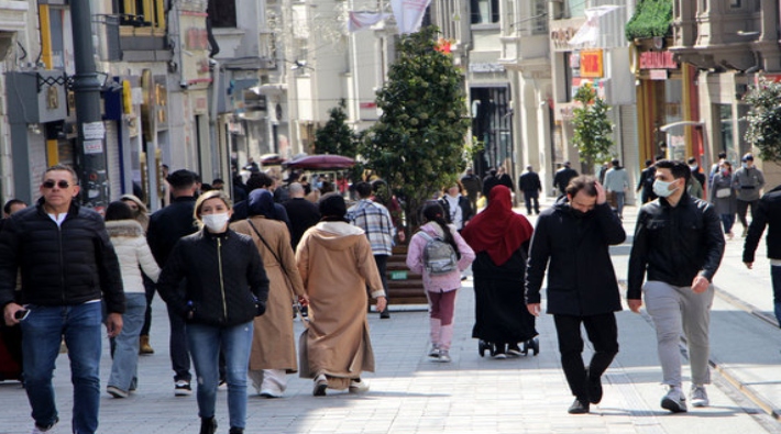 İstanbul'da turist sayısı yarı yarıya düştü