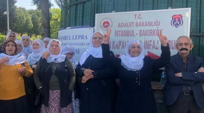 İstanbul'da tutuklu ailelerinin oturma eyleminde gözaltına alınan 4 kişi serbest