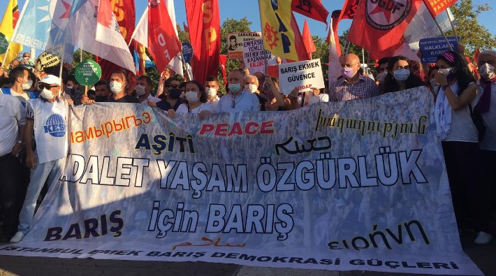 İstanbul'da Dünya Barış Günü eylemi: 'Bedeli savaşı çıkaranlar değil, ezilenler ödüyor'