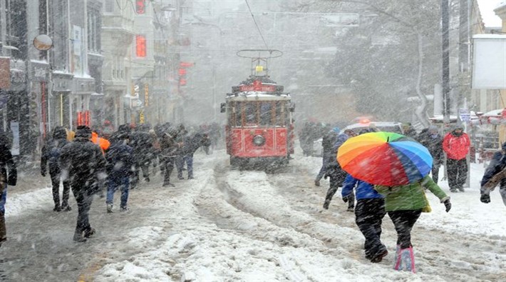 AKOM uyardı: İstanbul'a kar geliyor!