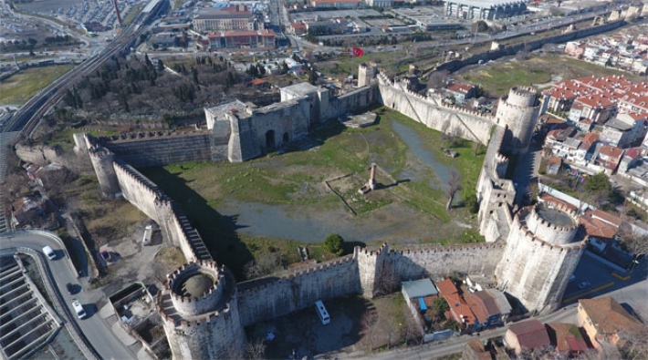 İstanbul'un 16 asırlık tarihi surları tehlike altında
