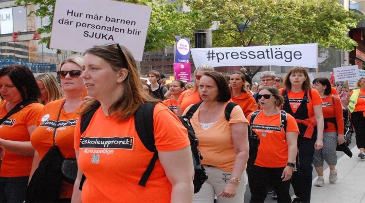 İsveç’te öğretmenler bütçe kesintilerine karşı sokaklara çıktı