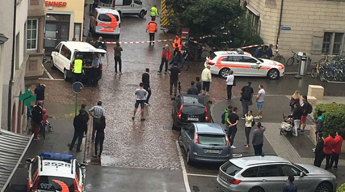 İsviçre’de bir saldırgan elektrikli testere ile 5 kişiyi yaraladı