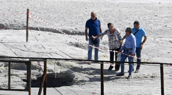 İtalya'da bir aile kratere düşerek öldü