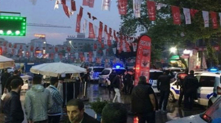 İYİ Parti standına silahlı ve bıçaklı saldırı