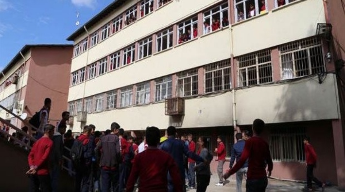 'İzinli sayılacaksınız' deyip öğrencileri Türkeş'in mezarına götürmek istediler