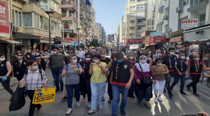 İzmir ve Denizli'de kadınlar kazanımlarına yönelik saldırılara tepki gösterdi