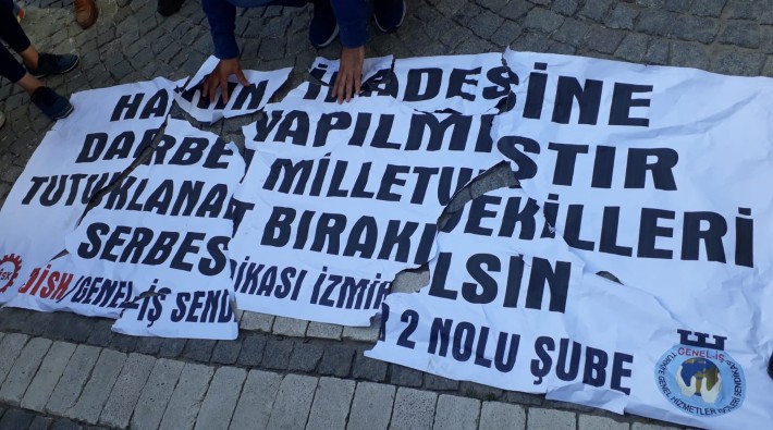 İzmir'de polis engeline rağmen 'Meclis Darbesi' açıklaması yapıldı