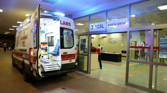 İzmir'de 346 inşaat işçisi yemekten zehirlenerek hastaneye kaldırıldı