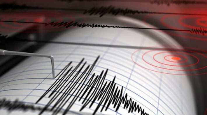 İzmir'de 4 büyüklüğünde deprem 