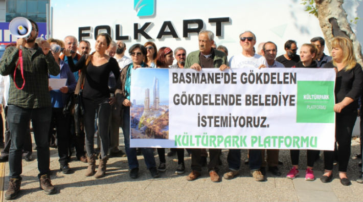 İzmir'de 'gökdelen' eylemi: İzmir İstanbul olmayacak