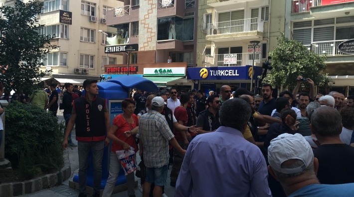 İzmir'de kayyum karşıtı nöbete polis saldırısı: Vekiller tekmelendi