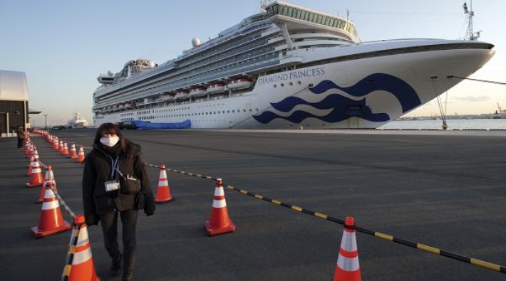 Japonya'da karantinaya alınan gemide en az 130 kişide koronavirüs tespit edildi
