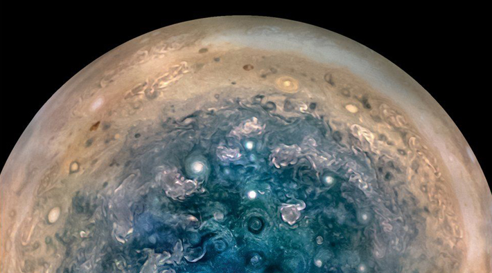 Juno uzay aracı Jüpiter'i fotoğrafladı