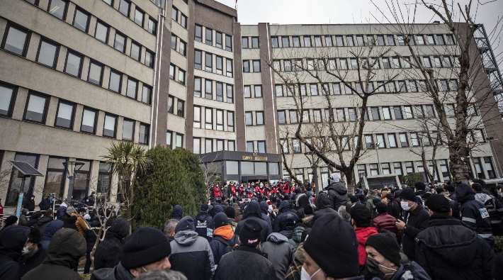 Kadıköy Belediyesi işçileri, Genel-İş Genel Merkezi ile belediye arasındaki görüşmelere karşı direnişlerini sürdürme kararı aldı 