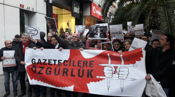 Kadıköy'de 'gazetecilere özgürlük' yürüyüşü