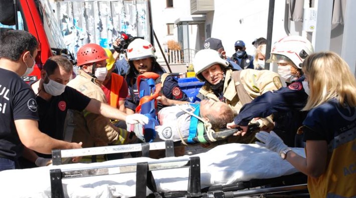 Kadıköy’de inşaat iskelesi çöktü: 1'i ağır 3 işçi yaralandı