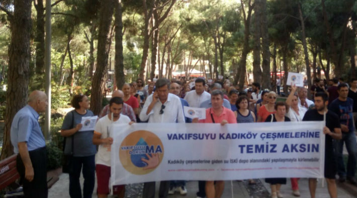 Kadıköy'de İSKİ Su Deposu'nun bulunduğu yeşil alanın yapılaşmaya açılması protesto edildi