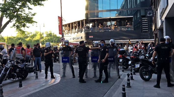 Kadıköy'de 'Mafya iktidarına son verelim' dediği için gözaltına alınan 35 kişi serbest bırakıldı