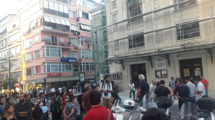 Kadıköy'de Nuriye ve Semih için toplanan yurttaşlara polis ablukası