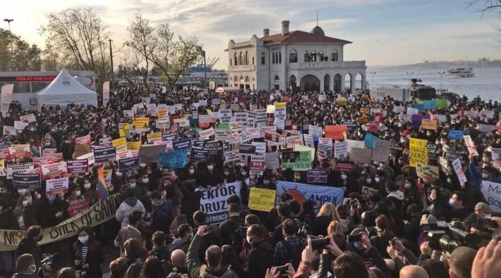 Kadıköy'de toplantı ve gösteri yürüyüşleri yasaklandı