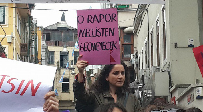 'Kadın düşmanı yargı paketine hayır' diyen kadınlar Kadıköy'de buluşacak