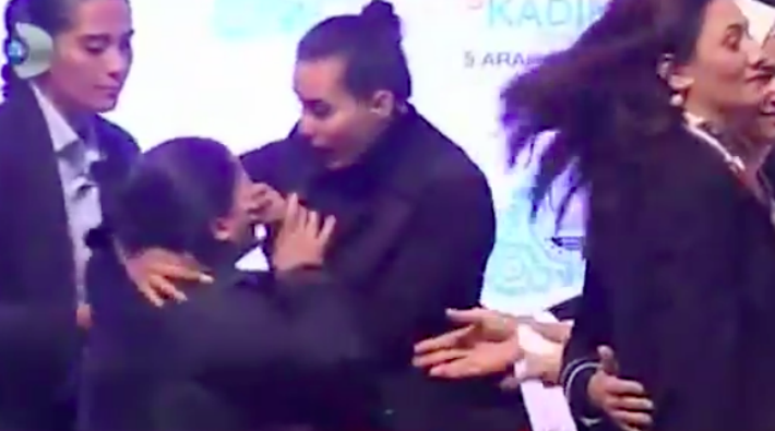 Kadın konferansında Erdoğan'ın korumalarından kadına dayak