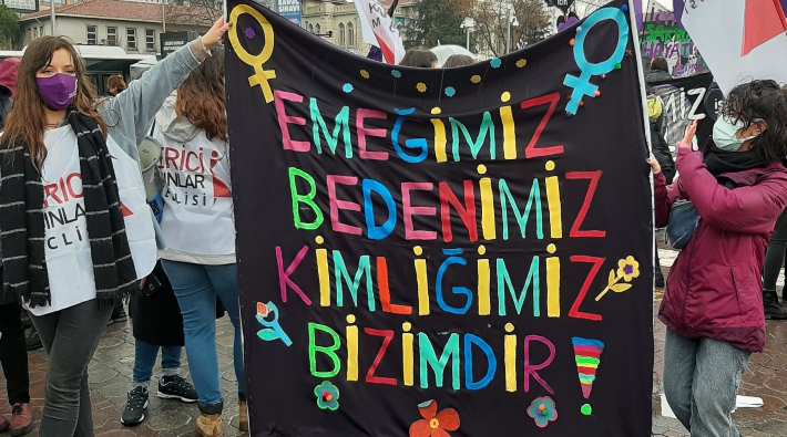 Kadınlar 8 Mart öncesi Kadıköy'de buluştu: 'Özgürlüğümüzü kazanacağız'