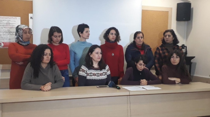 'Krize ve şiddete karşı dayanışmamızdan aldığımız cesaretle isyandayız' diyen kadınlar 8 Mart'ta Kadıköy'e çağırdı