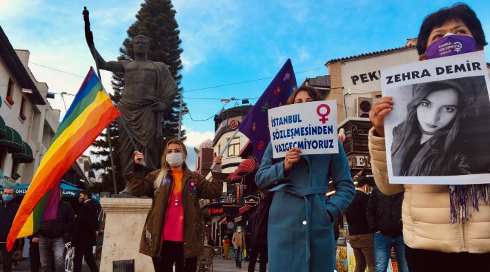 Kadınlar, İstanbul Sözleşmesi için meydanlara çıktı