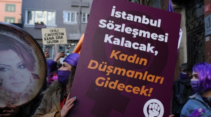 Kadınlar ülkenin dört bir yanında 'İstanbul Sözleşmesi'nden vazgeçmiyoruz' demek için bir araya geliyor