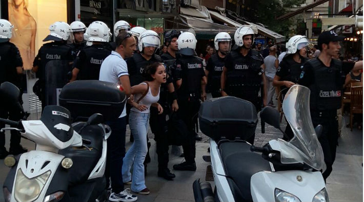  İstanbul'da Nuriye ve Semih için dayanışma eylemine polis saldırısı: 16 gözaltı