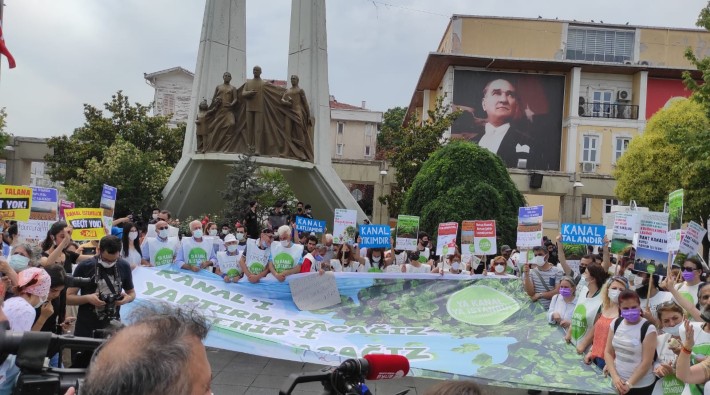 Yurttaşlar beton kanala karşı ayakta: 'Kanal cinayettir, İstanbul kanal istemiyor!'