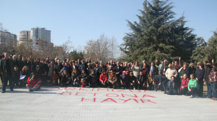 Ankara'da halk, mescit inşaatı için parka beton dökülmesine tepki gösterdi!
