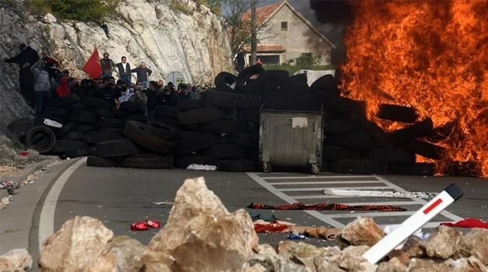 Karadağ’da taht töreni protestosu: 50 kişi yaralandı