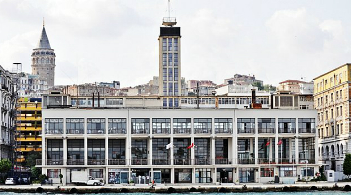 Karaköy Yolcu Salonu yıkıldı