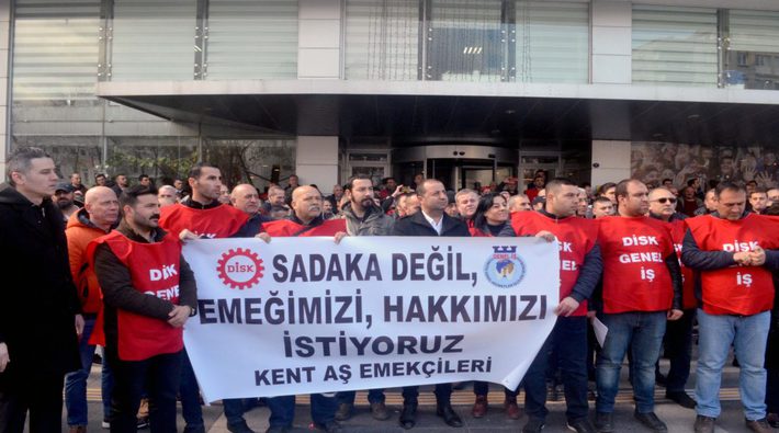 Karşıyaka Belediyesi işçileri yarım gün iş bıraktı