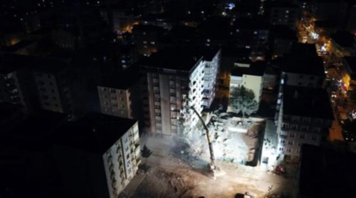 Kartal'da riskli bulunan binaların yıkımına başlandı