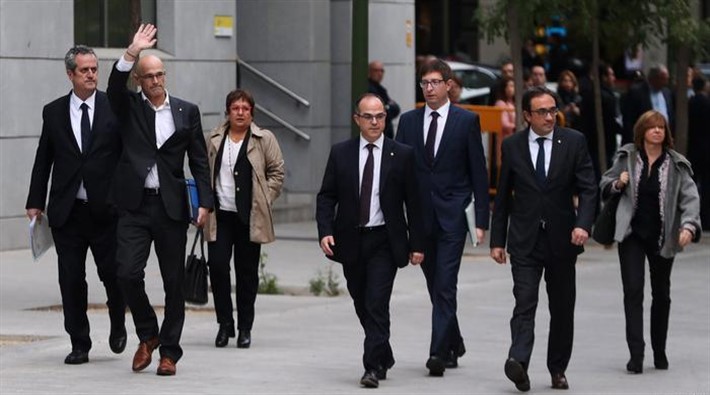 Katalan bakanlar tutuklandı